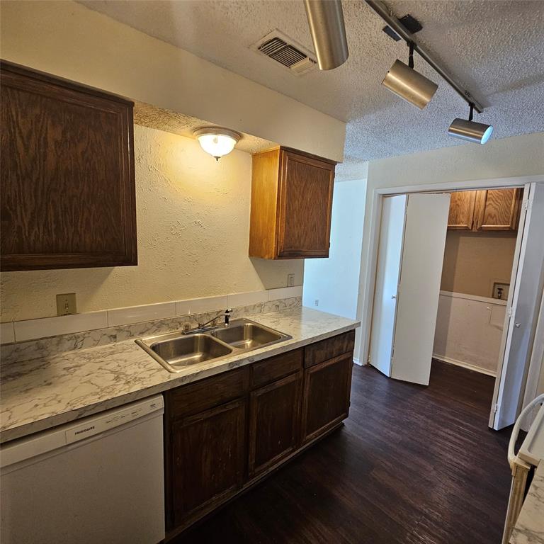 Skyline Park 02 - Residential Lease