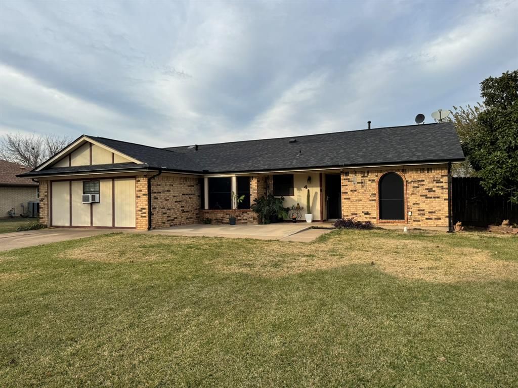 Photo of 4 Finley Circle, Krum, TX 76249 (MLS # 21126996)