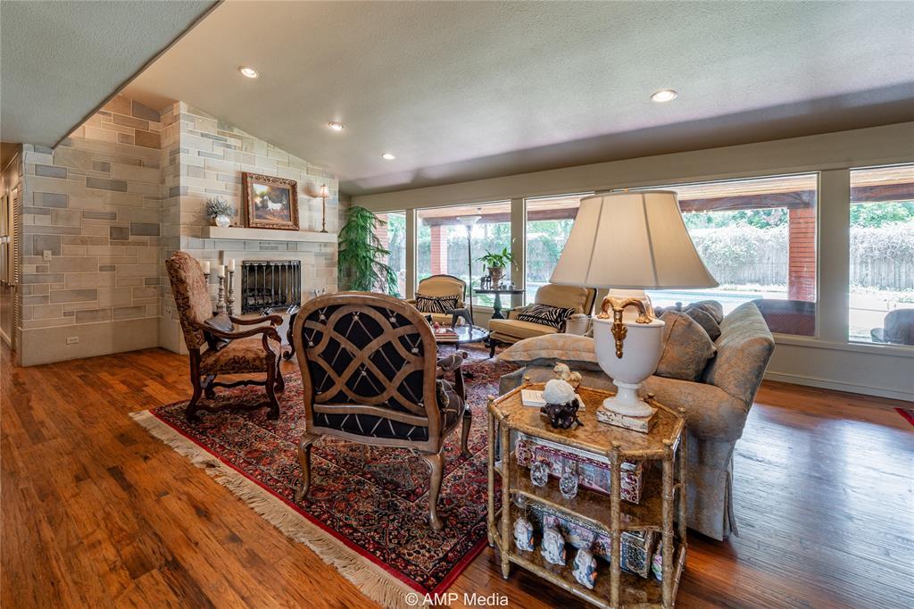 923 W Lake Drive