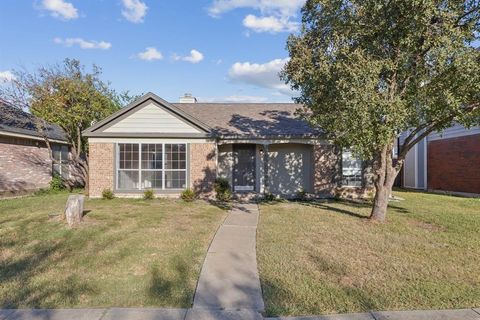 Photo of 2109 Walden Place, Mesquite, TX 75181 (MLS # 21092500)