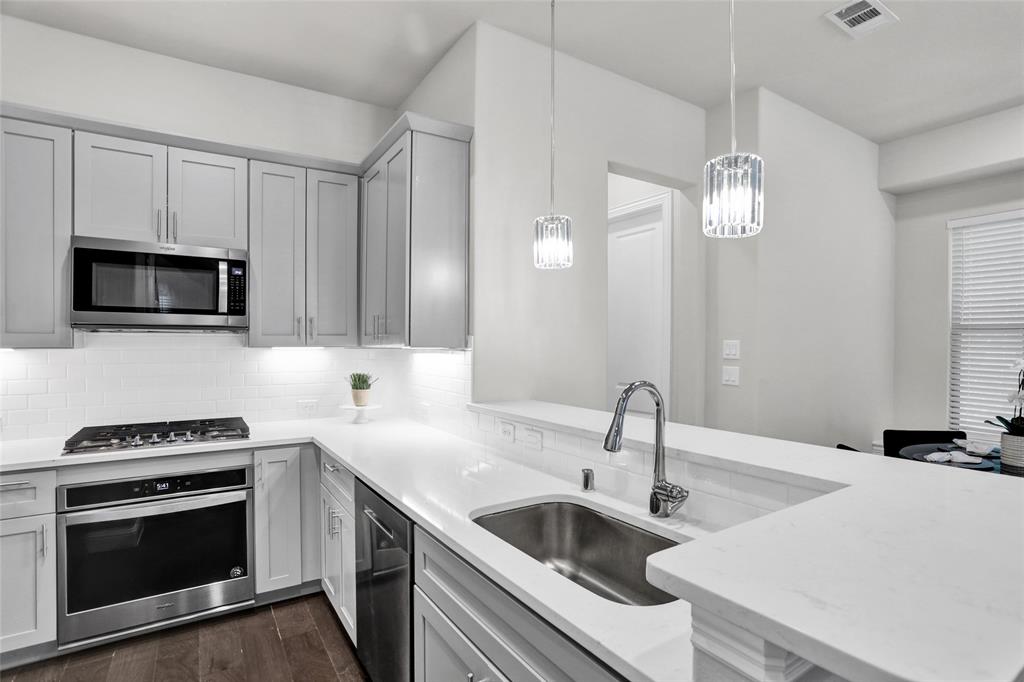 Wade Settlement Ph One - Residential Lease