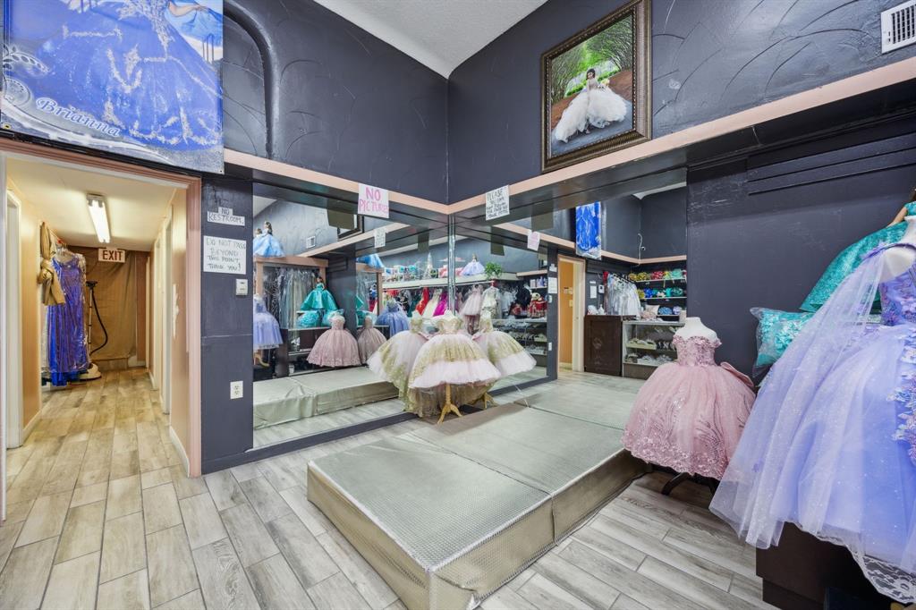 Dallas Land & Loan 02 - Commercial Sale