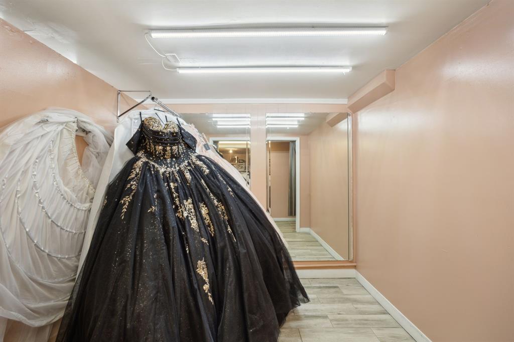 Dallas Land & Loan 02 - Commercial Sale