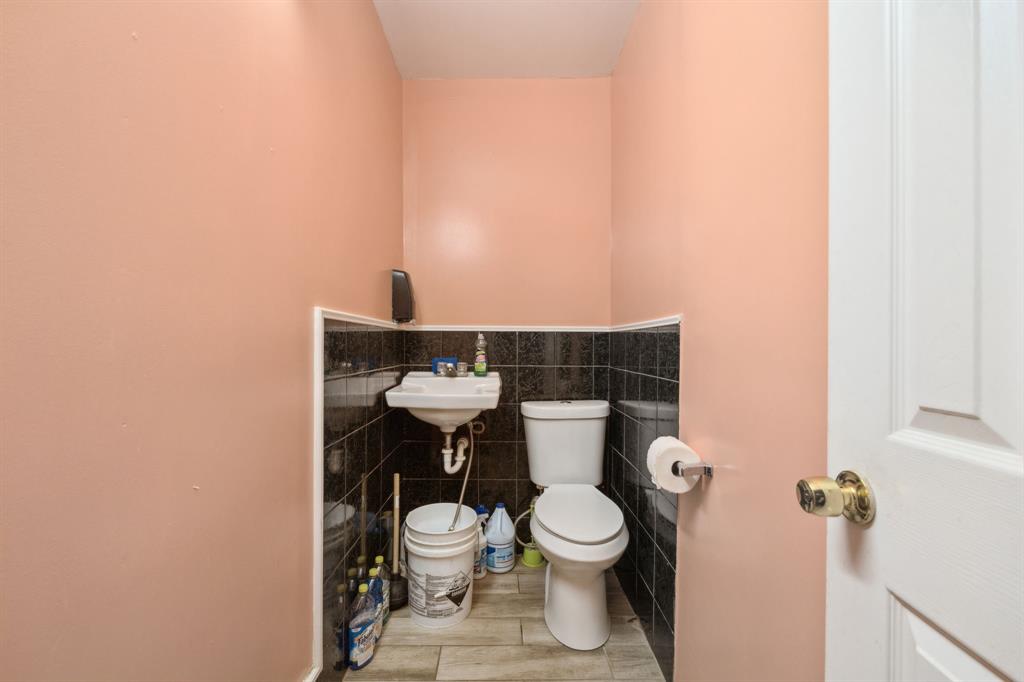 Dallas Land & Loan 02 - Commercial Sale