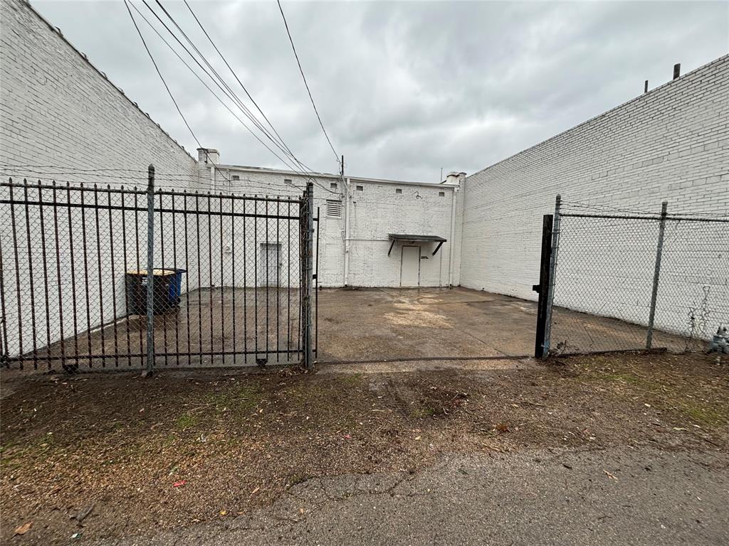 215 W Jefferson Boulevard