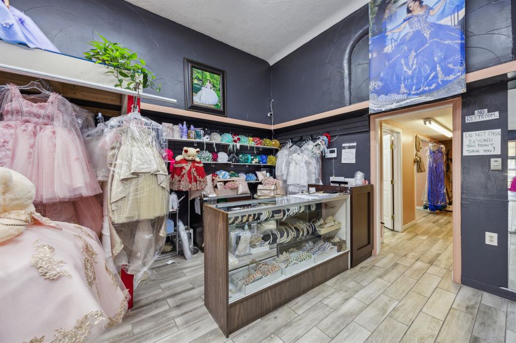 Dallas Land & Loan 02 - Commercial Sale