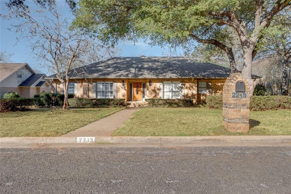 2213 MELISSA DR, PALESTINE, TX 75803 - Image 033de3473cb575e4865e152634933068/4210263908