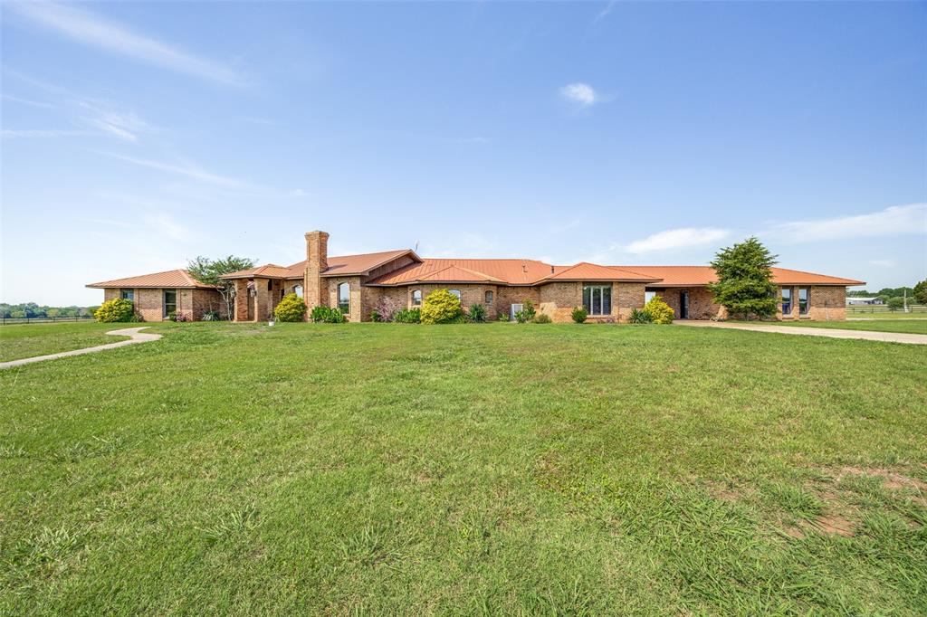 Photo of 105 Sammi's Way, Whitesboro, TX 76273 (MLS # 21392025)
