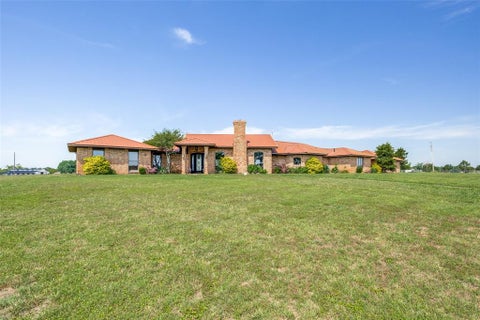 Photo of 105 Sammi's Way, Whitesboro, TX 76273 (MLS # 21392025)