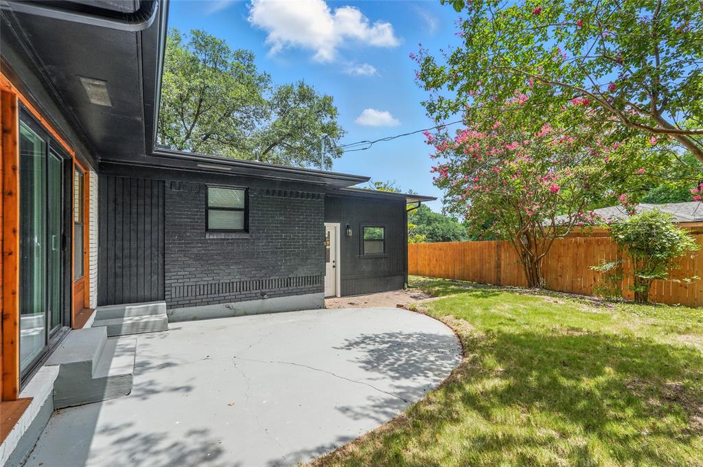 841 Lake Terrace Circle