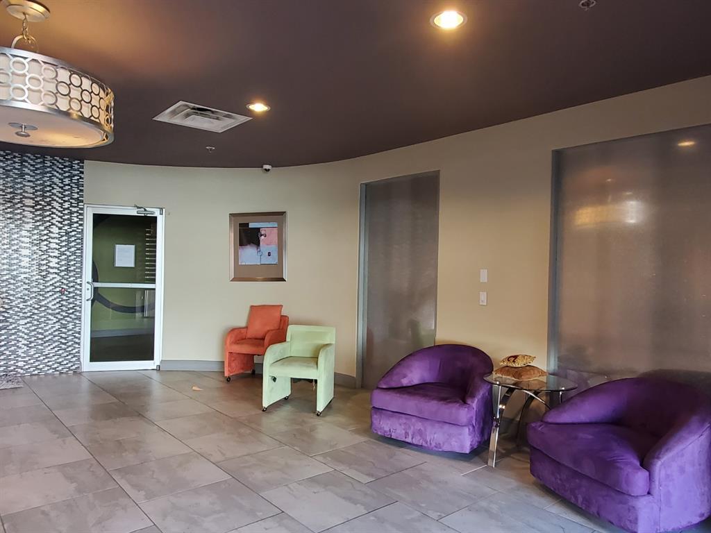 1100 Trinity Mills Condo - Residential