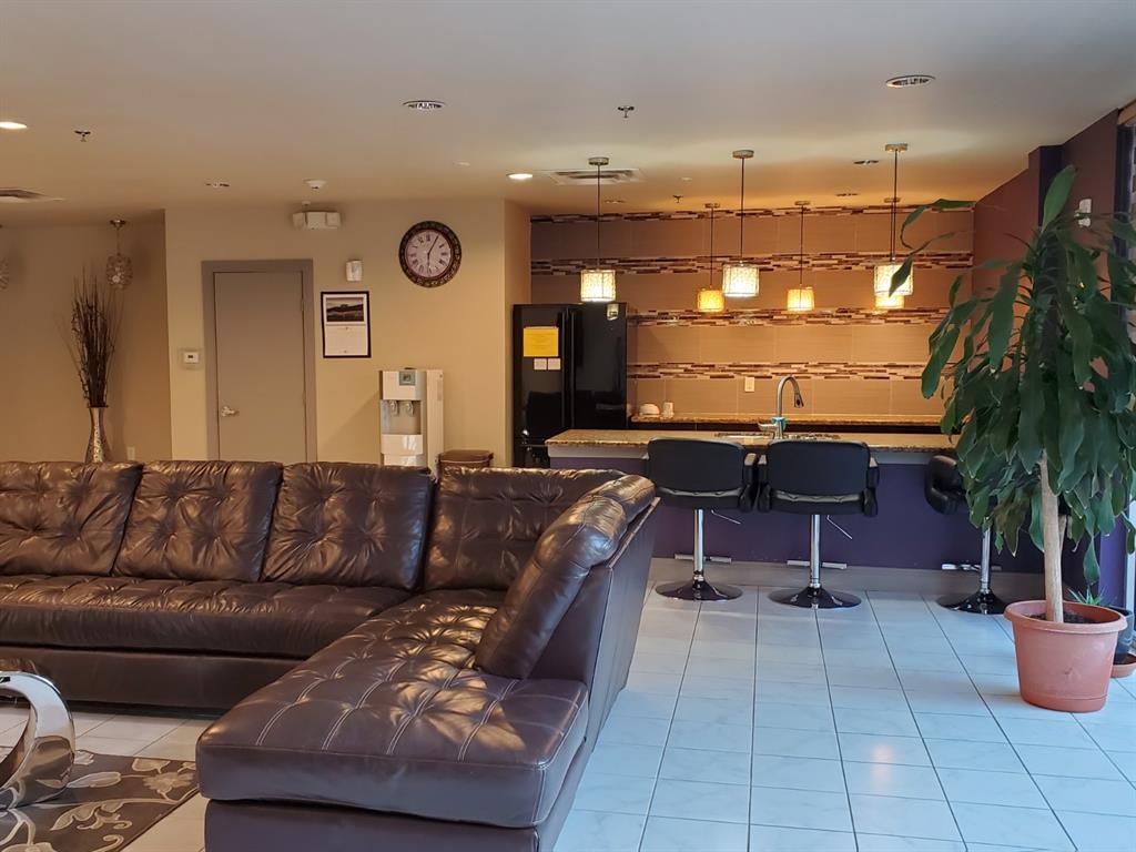 1100 Trinity Mills Condo - Residential