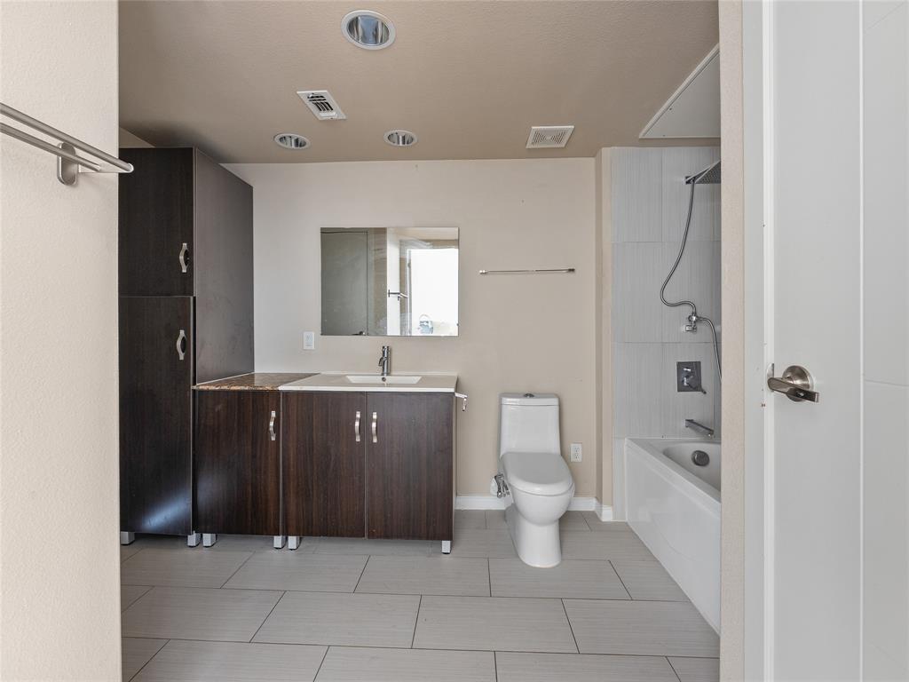 1100 Trinity Mills Condo - Residential