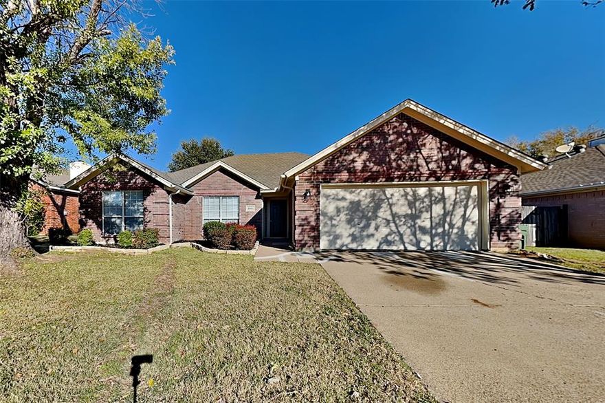 Charming 3 bed, 2  bath 1,733 sq ft home in Arlington! Open kitchen concept with updated counters. Primary suite with attached bathroom. Spacious backyard, great for gatherings! Pets accepted on a case by case basis. Additional admin fees apply. The Fireplace is decorative. Schedule your showing today! This home is as-is.  

This home may be located within a Homeowners Association (HOA) community. If so, residents will be responsible for adhering to all HOA rules and regulations. Please contact your agent or landlord's agent for more information.