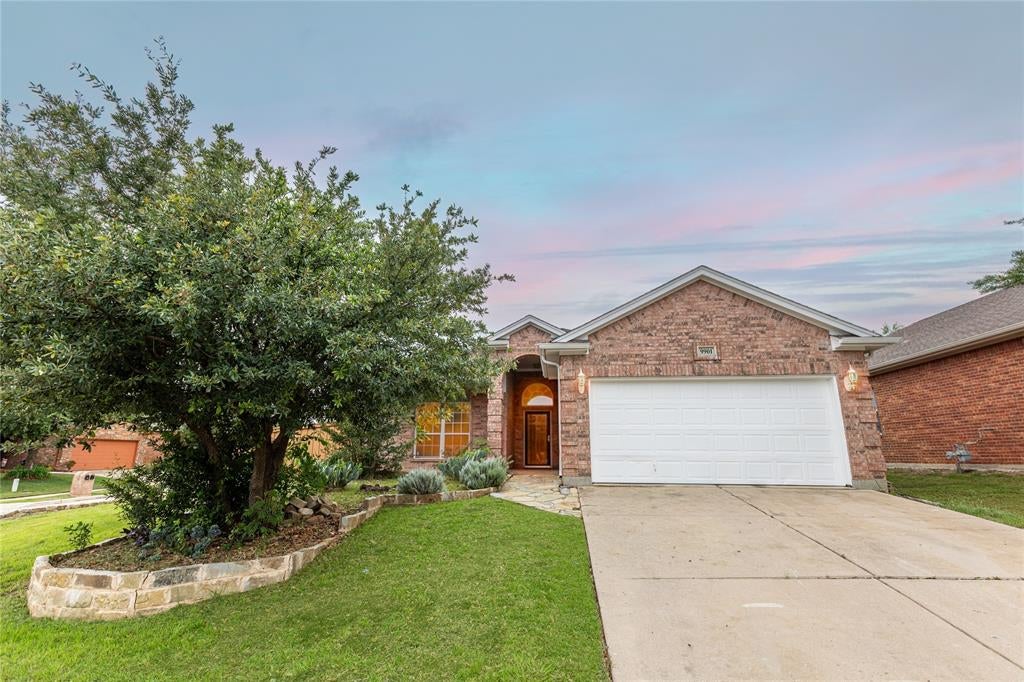 Photo of 9901 Bend Court, Fort Worth, TX 76177 (MLS # 21385551)