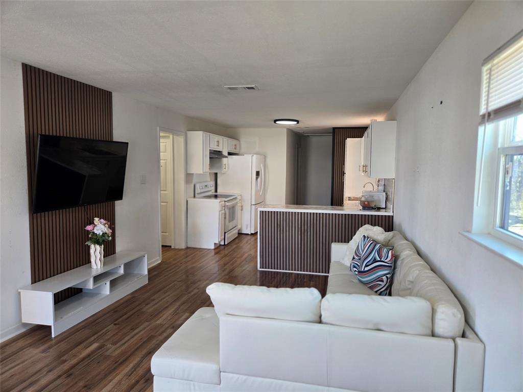 108 W Acheson Street