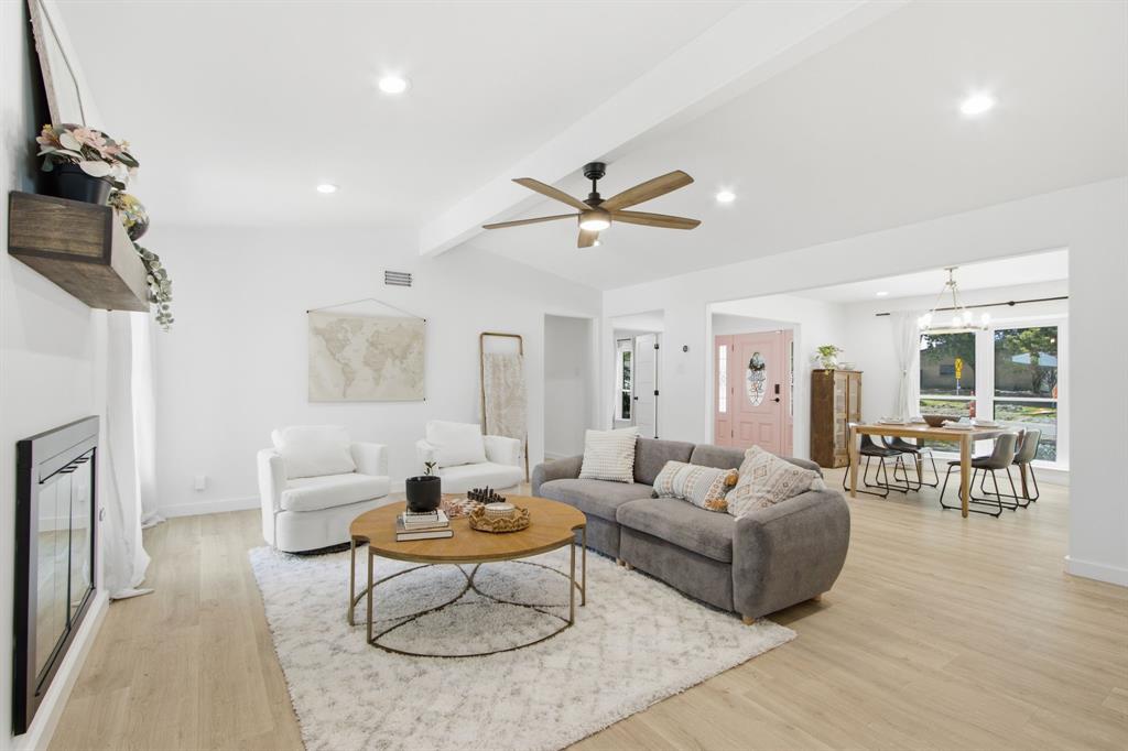 2202 Custer Parkway