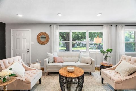Photo of 3147 Newcastle Drive, Dallas, TX 75220 (MLS # 21311846)