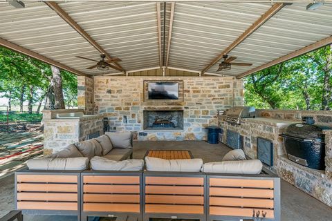 A home in Jacksboro