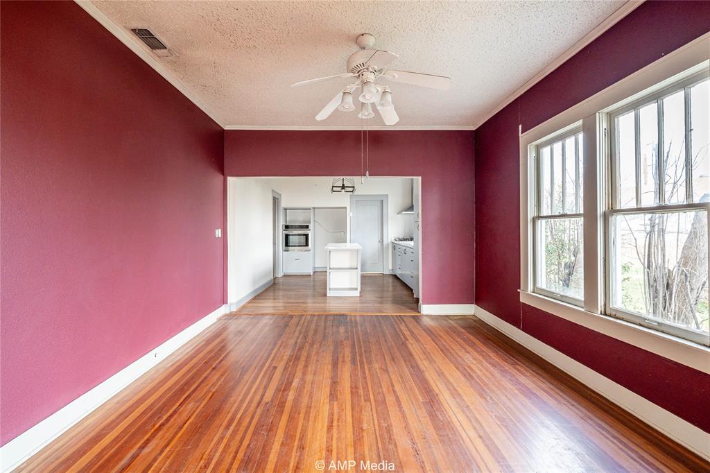 1832 Commercial Avenue