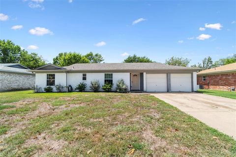 A home in Benbrook