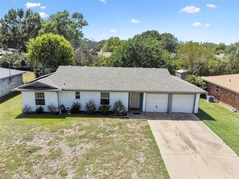 A home in Benbrook