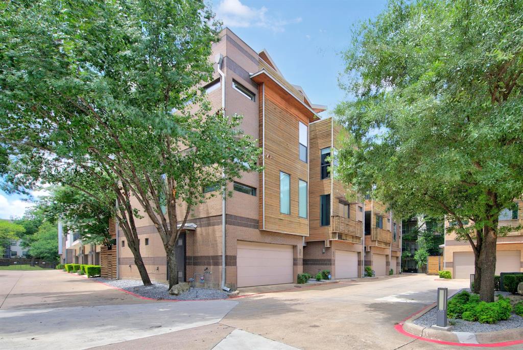 381 E Greenbriar Lane 304