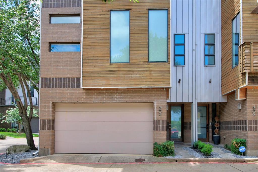 381 E Greenbriar Lane 304