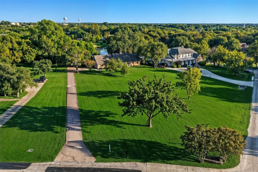 2 Meadowcreek Drive