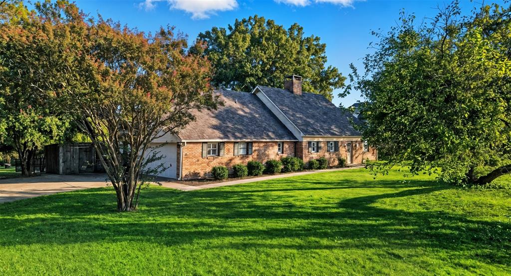 2 Meadowcreek Drive