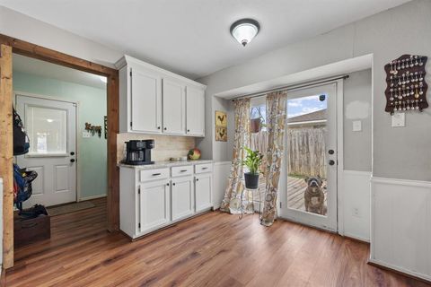 Tiny photo for 2505 Douglas Avenue, Irving, TX 75062 (MLS # 21194127)