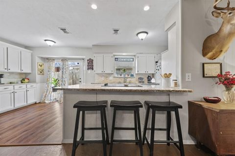 Tiny photo for 2505 Douglas Avenue, Irving, TX 75062 (MLS # 21194127)