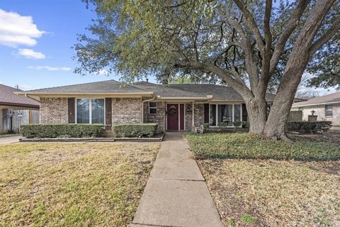 Photo of 2505 Douglas Avenue, Irving, TX 75062 (MLS # 21194127)