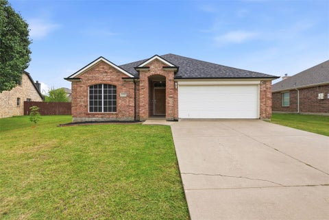 Photo of 1002 Zachary Drive, Arlington, TX 76002 (MLS # 21331874)