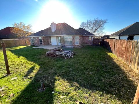 A home in Maypearl