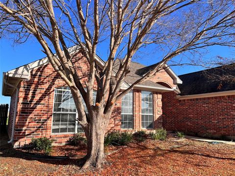 A home in Maypearl