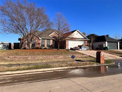 A home in Maypearl