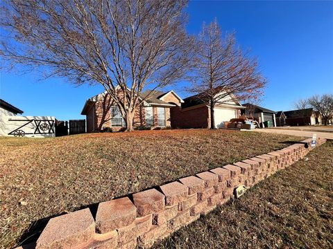 A home in Maypearl