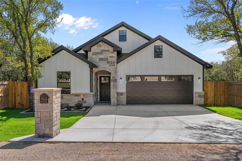 Photo of 3025 Red Oak Drive, Granbury, TX 76048 (MLS # 21216523)