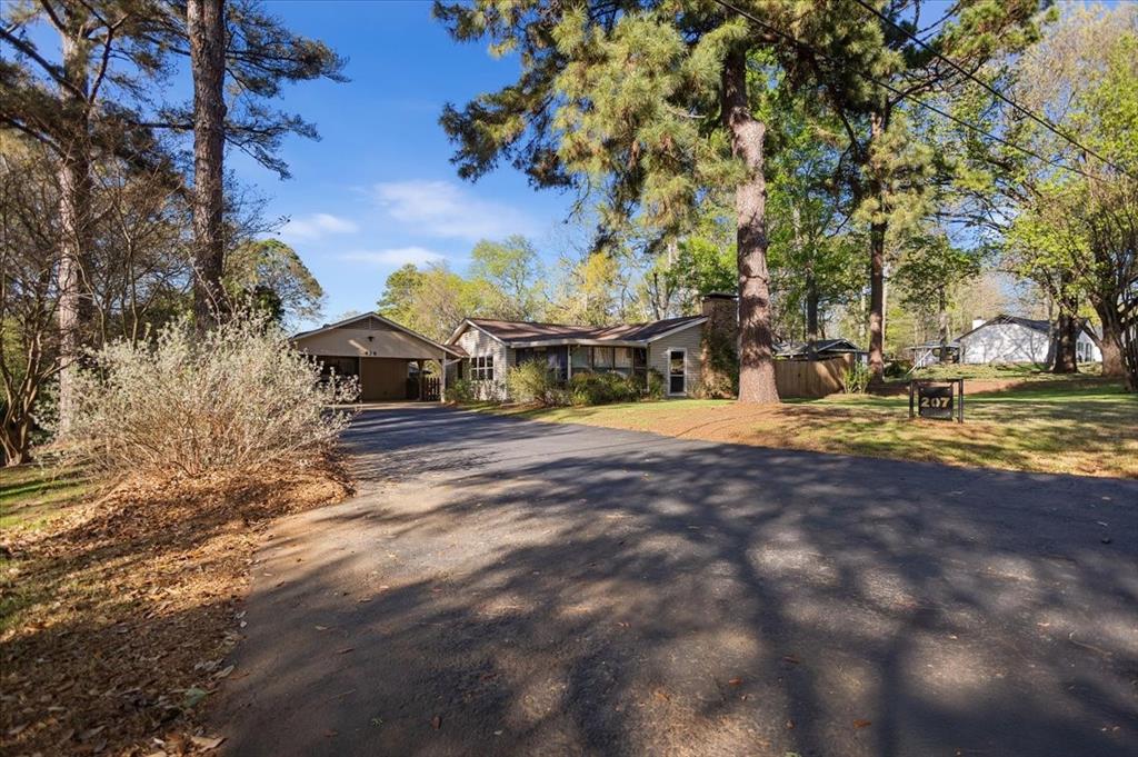 207 Grass Knoll Drive