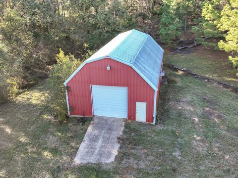 A home in Lindale