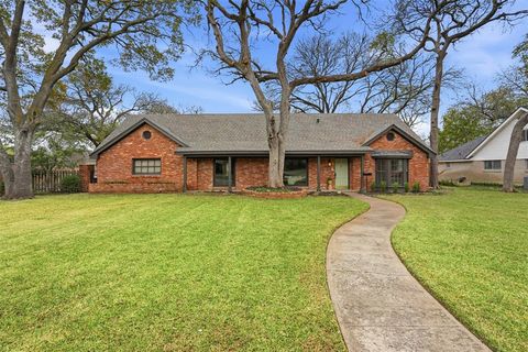 8625 Marys Creek Drive Benbrook TX 76116