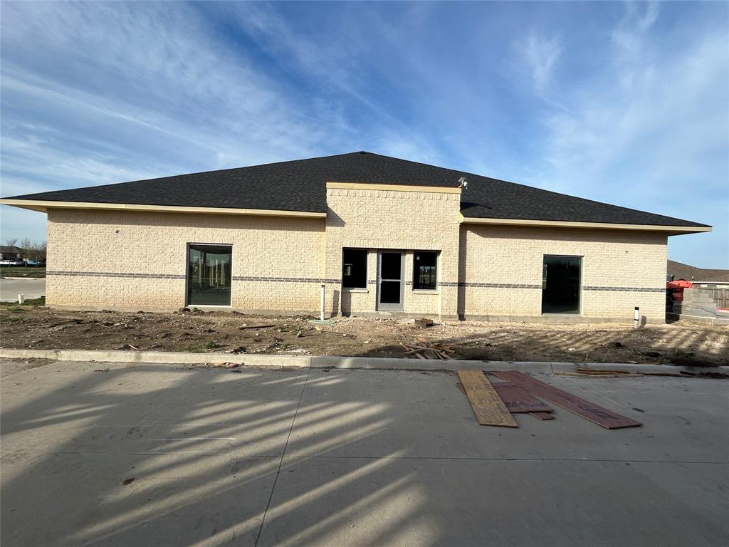 1009 E FM 1187 000