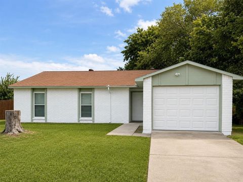 Photo of 542 Hanover Drive, Allen, TX 75002 (MLS # 21341480)