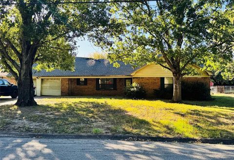 Photo of 730 41st Street SW, Paris, TX 75460 (MLS # 21095044)