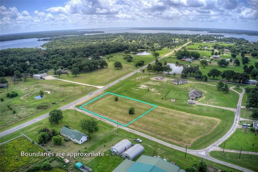 Looking for the perfect place to build your Dream Home? Here it is located by the World Famous Lake Fork. The property is deed restricted to new site built homes of 1500 sqft or larger. Located just minutes from Lake Fork Golf Course & Lake Fork Boat Ramp. Dont miss out on this lot@