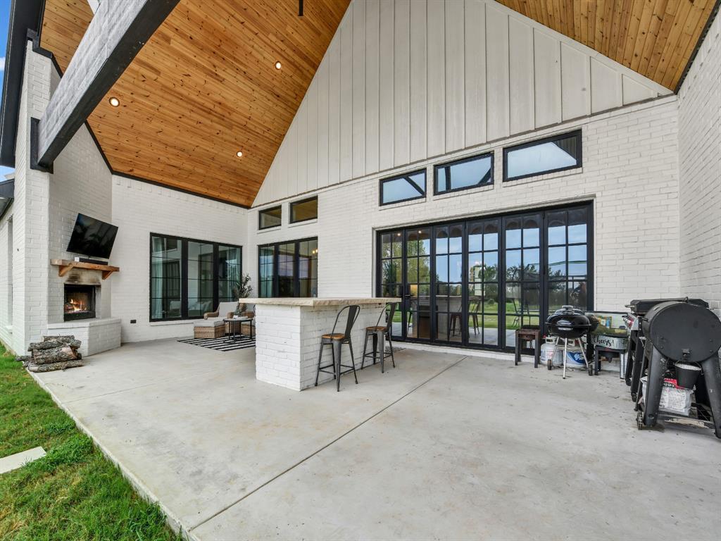 2000 Meadow Bend Court