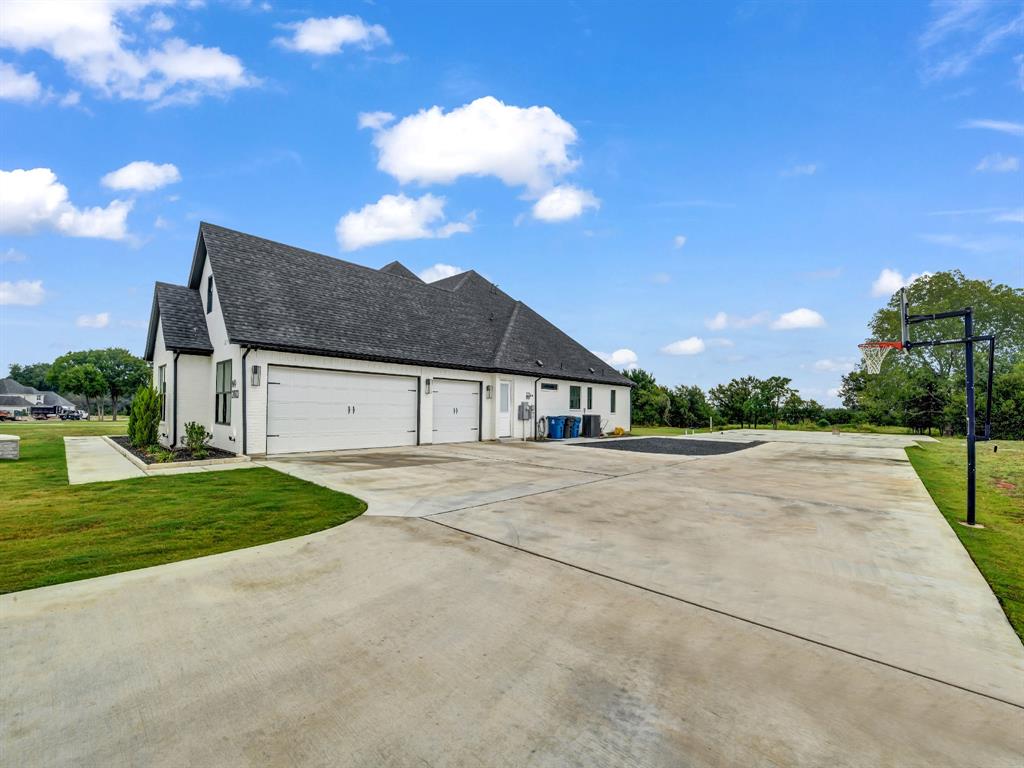 2000 Meadow Bend Court