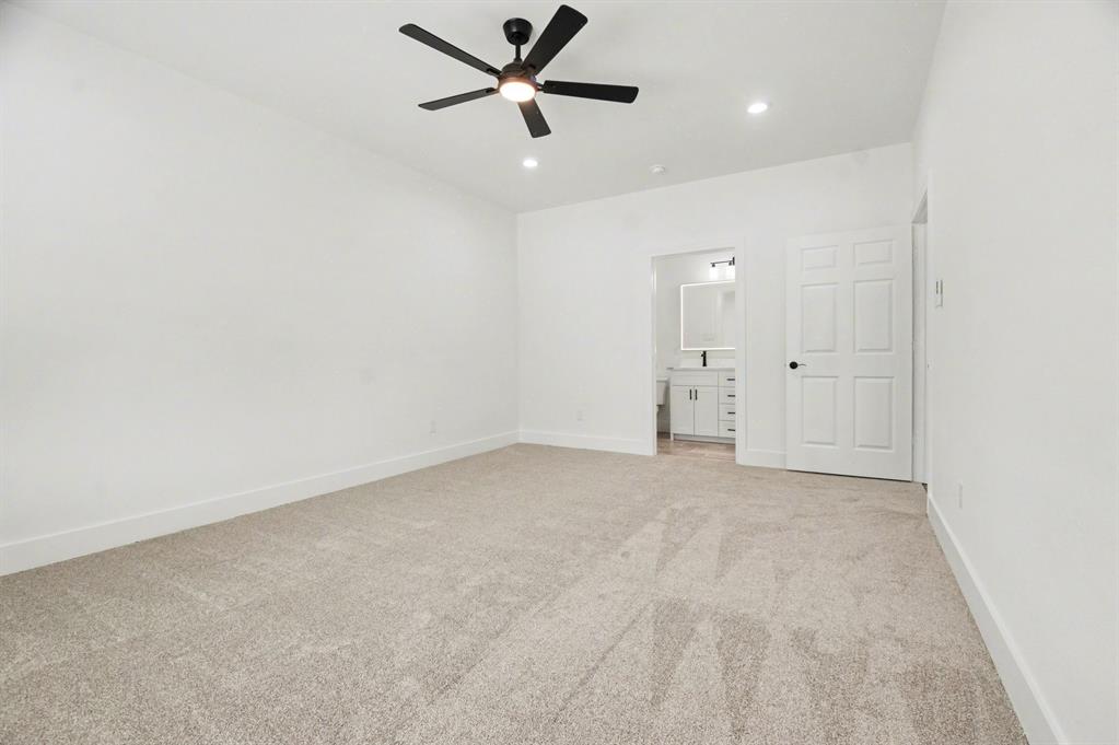 COUNTRY CLUB MANOR - Residential