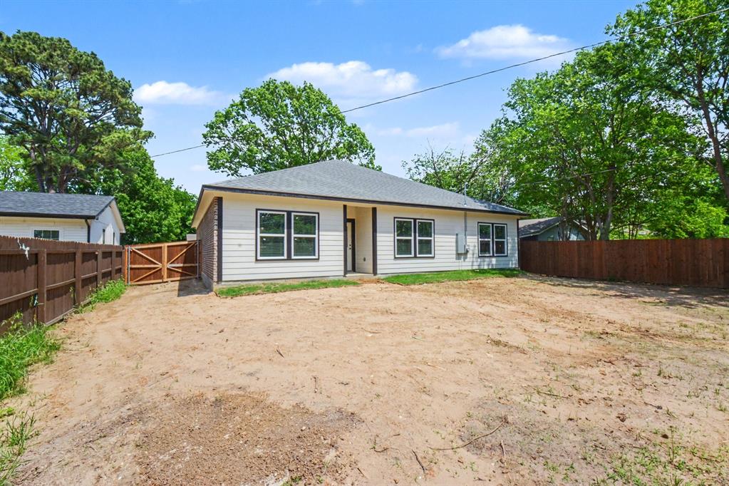 COUNTRY CLUB MANOR - Residential